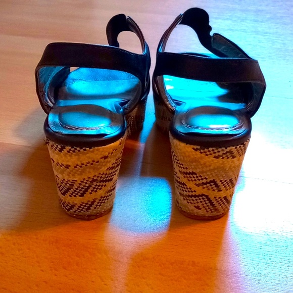 Women’s Wedges 2.5 inch heel size 9 - Picture 3 of 4